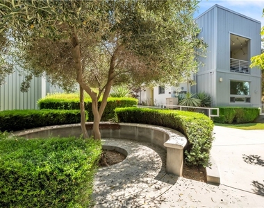532 W Elk Avenue - Photo Thumbnail 21