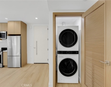 4851 Woodman Avenue - Photo Thumbnail 9