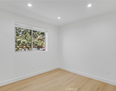4851 Woodman Avenue - Photo Thumbnail 7
