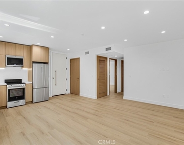 4851 Woodman Avenue - Photo Thumbnail 4