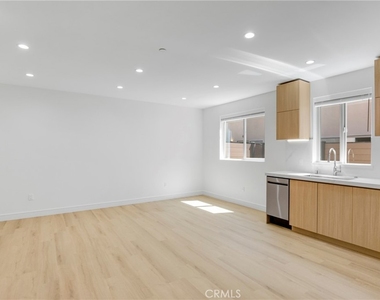 4851 Woodman Avenue - Photo Thumbnail 2