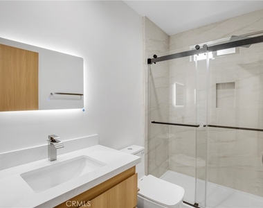 4851 Woodman Avenue - Photo Thumbnail 6