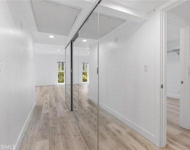 23401 Park Sorrento - Photo Thumbnail 16