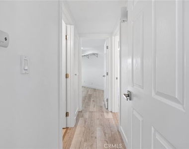 23401 Park Sorrento - Photo Thumbnail 7