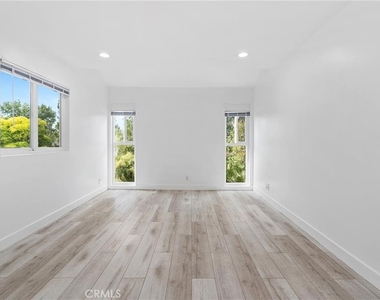 23401 Park Sorrento - Photo Thumbnail 9