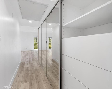 23401 Park Sorrento - Photo Thumbnail 17