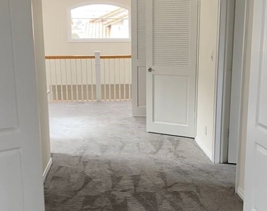 1712 Clark Lane - Photo Thumbnail 5