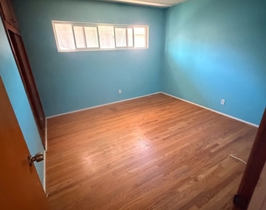 9617 Walnut - Photo Thumbnail 4