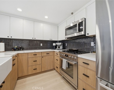 345 Avocado Street - Photo Thumbnail 6