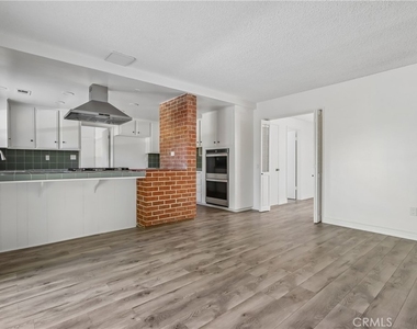 1184 Lyndhurst - Photo Thumbnail 21