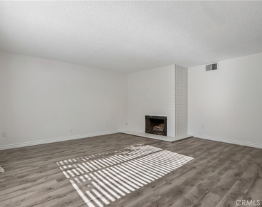 1184 Lyndhurst - Photo Thumbnail 3