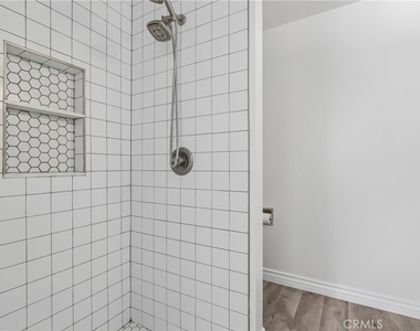 1184 Lyndhurst - Photo Thumbnail 8