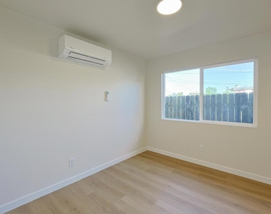 5740 Midwick St - Photo Thumbnail 10