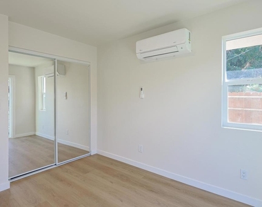 5740 Midwick St - Photo Thumbnail 12