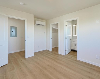 5740 Midwick St - Photo Thumbnail 4