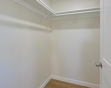 5740 Midwick St - Photo Thumbnail 6