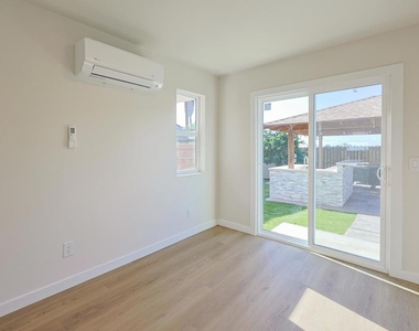 5740 Midwick St - Photo Thumbnail 7