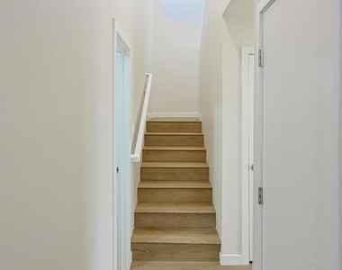 5740 Midwick St - Photo Thumbnail 14