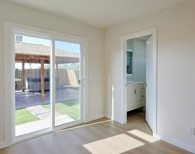 5740 Midwick St - Photo Thumbnail 8