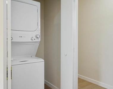 5740 Midwick St - Photo Thumbnail 15