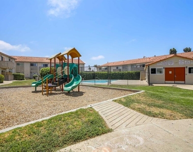 1551 Broadway - Photo Thumbnail 13