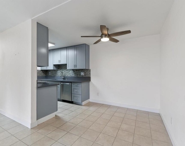 1551 Broadway - Photo Thumbnail 3