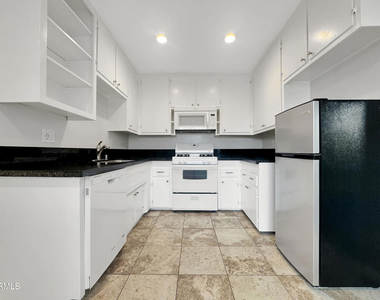 580 N Los Robles Avenue - Photo Thumbnail 4