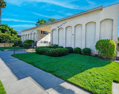 580 N Los Robles Avenue - Photo Thumbnail 16