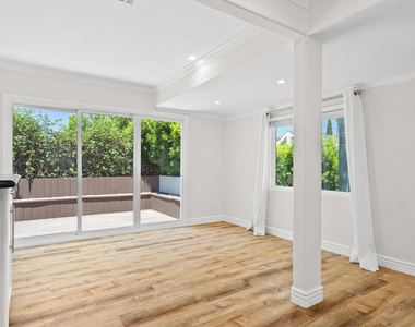 4951 Enfield Avenue - Photo Thumbnail 15