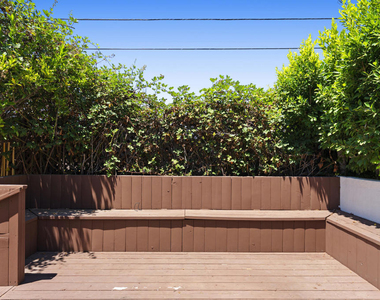 4951 Enfield Avenue - Photo Thumbnail 4