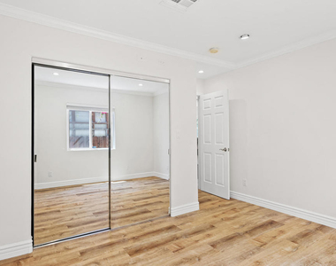 4951 Enfield Avenue - Photo Thumbnail 16