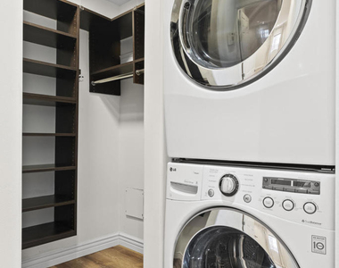 4951 Enfield Avenue - Photo Thumbnail 13