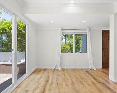 4951 Enfield Avenue - Photo Thumbnail 3