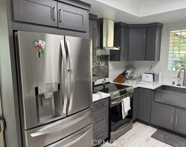 469 Calle Cadiz - Photo Thumbnail 6