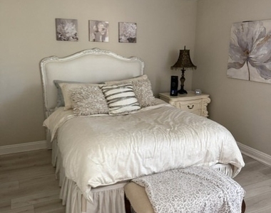 469 Calle Cadiz - Photo Thumbnail 12