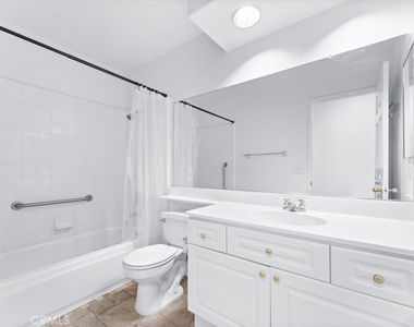 47 La Mirage Circle - Photo Thumbnail 19