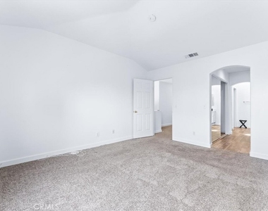 47 La Mirage Circle - Photo Thumbnail 15