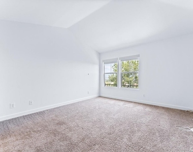 47 La Mirage Circle - Photo Thumbnail 13