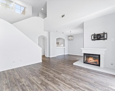 47 La Mirage Circle - Photo Thumbnail 3