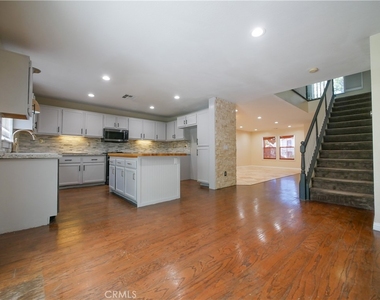 3476 Hawthorne - Photo Thumbnail 5