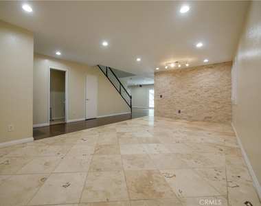 3476 Hawthorne - Photo Thumbnail 4