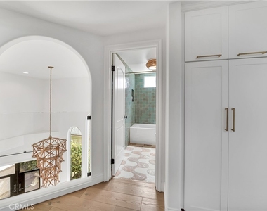 412 Acacia Avenue - Photo Thumbnail 15