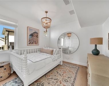 412 Acacia Avenue - Photo Thumbnail 17
