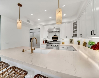 412 Acacia Avenue - Photo Thumbnail 13