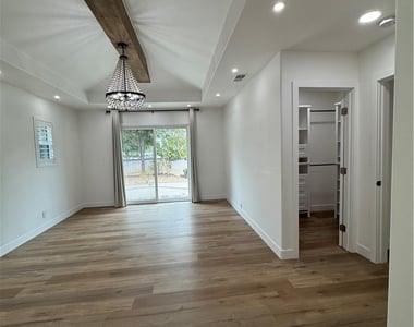 380 Mira Loma Pl - Photo Thumbnail 6