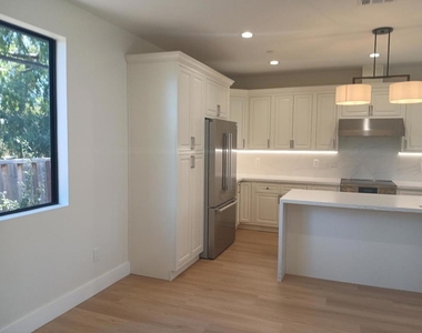 523 Lancaster Way - Photo Thumbnail 8