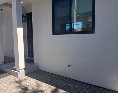 523 Lancaster Way - Photo Thumbnail 3