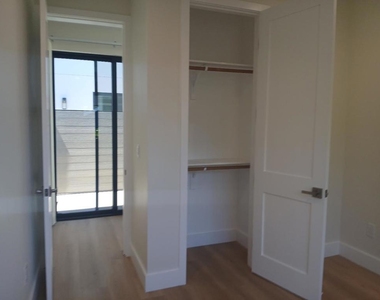 523 Lancaster Way - Photo Thumbnail 35