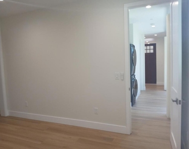 523 Lancaster Way - Photo Thumbnail 34