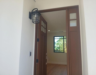 523 Lancaster Way - Photo Thumbnail 5